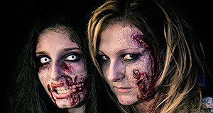 Due ragazze truccate da Zombie per la festa di halloween 2013 allo Smile Club di Donori