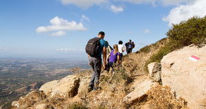 Foto di escursionisti in cammino per l'iInaugurazione dell'Itinerario Gli Antenati del Parteolla - Dolianova - 24 e 26 Ottobre 2014 - ParteollaClick