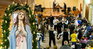 Foto della Madonna Immacolata e del Gruppo Folk San Giorgio Donori che si esibisce a Sa Castangia Arrostia edizione 2013