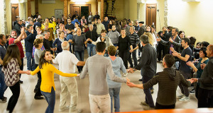 Foto della gente che balla alla Sesta Edizione Sa Castangia Arrostia - Donori 8 Dicembre 2015 - ParteollaClick